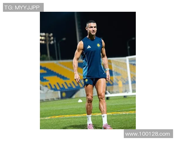 顶级足球明星C罗身材揭秘如何保持完美体型与竞技状态